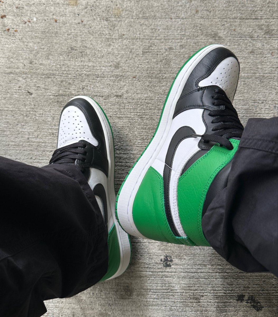 disk_8310's tweet photo. 最近のスニーカー

Travis Scott × Nike Air Jordan 1 Low OG SP "Velvet Brown and Dark Mocha"

Nike Air Jordan 1 Retro High OG "Celtics/Black and Lucky Green" (2023)

UNDEFEATED × Nike Dunk Low SP "5 ON IT" https://t.co/GNXZ642yXJ