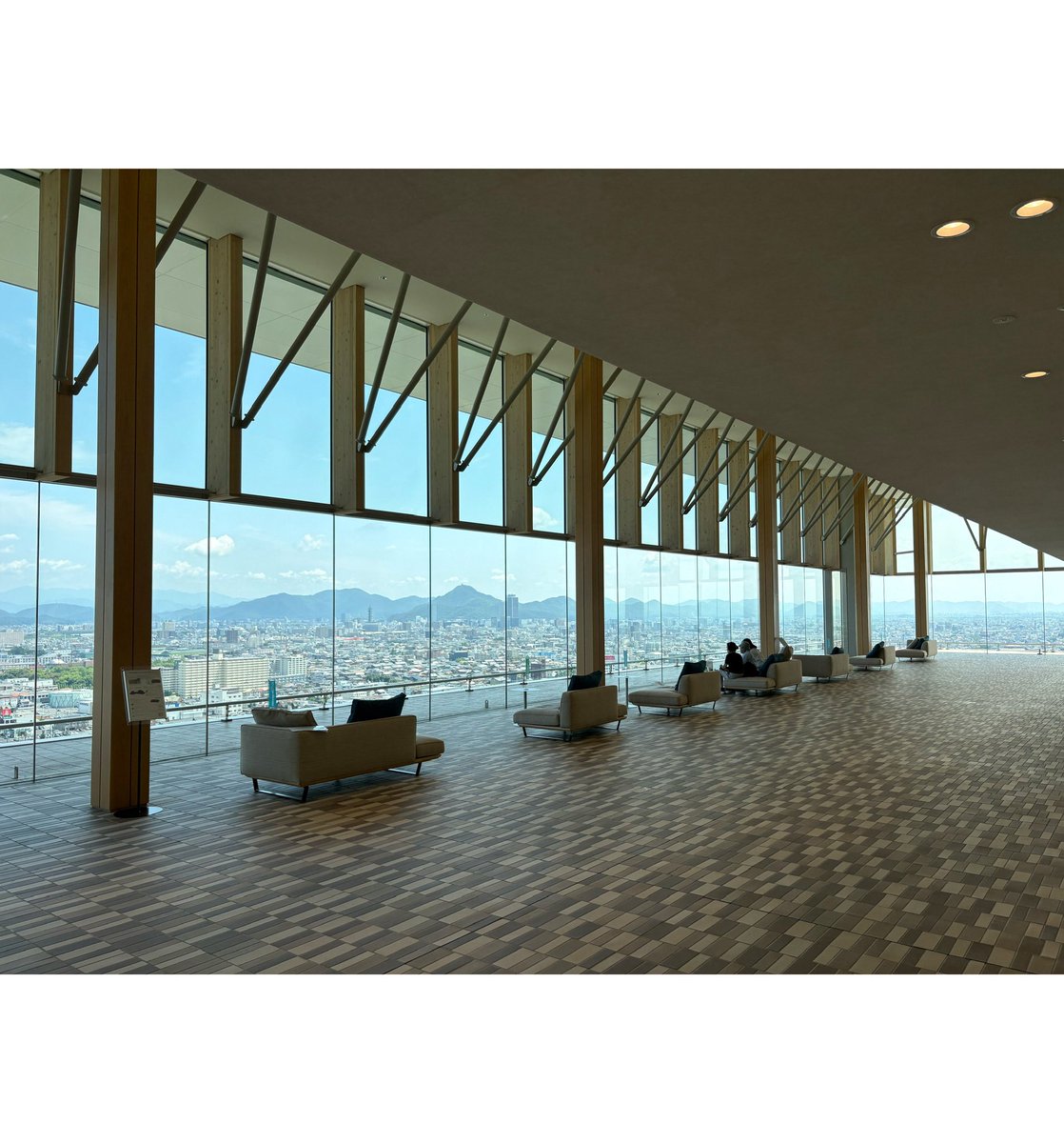 nagarakaiga's tweet photo. 岐阜県庁20階展望ロビーにて中部美術作家選抜展が開催中です。6/27まで。岐阜新聞でも紹介していただけました。#日洋展　#日展　#油絵　#水彩　#岐阜 https://t.co/KjIW5z3FQ9