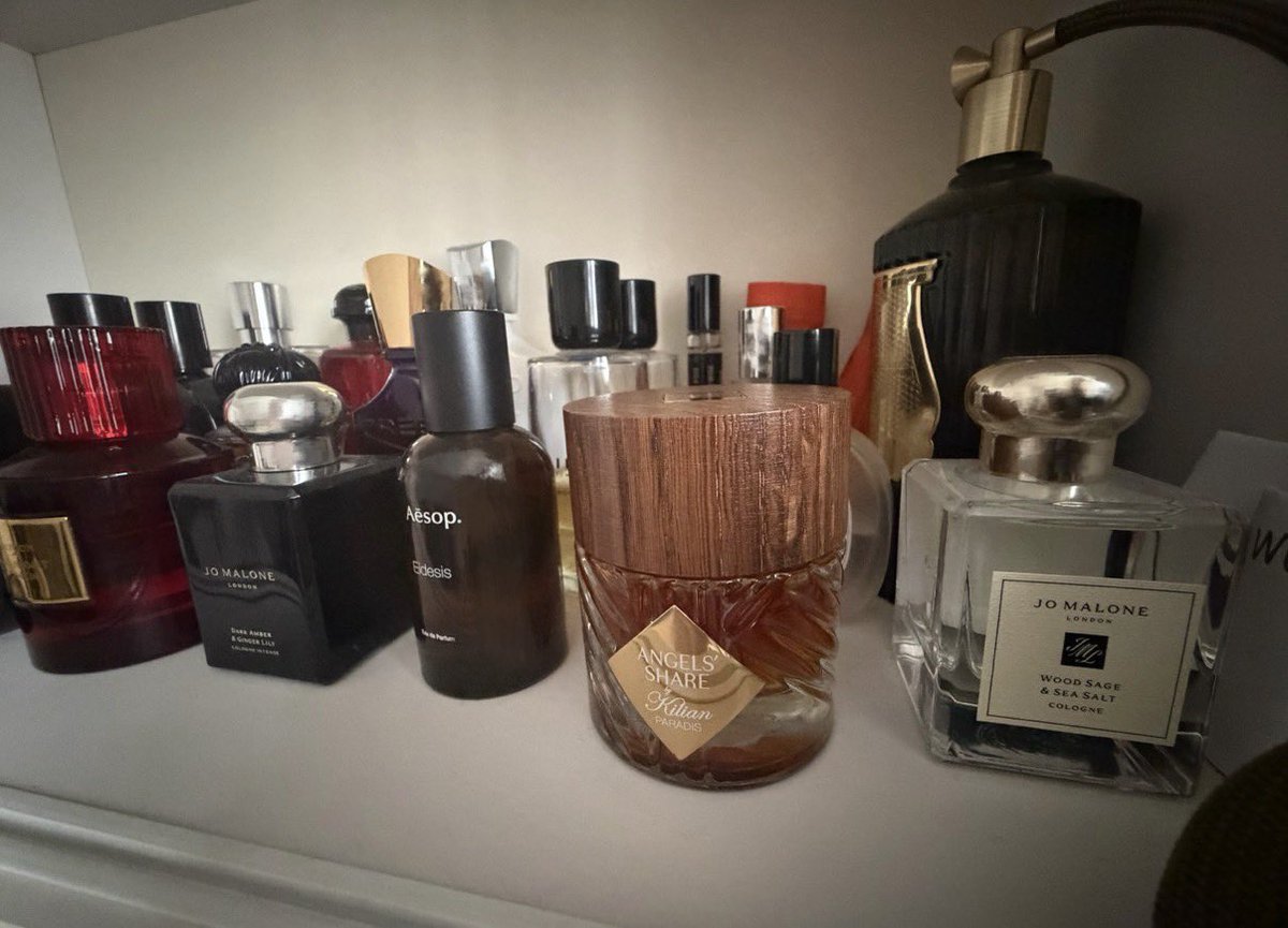 xlovsick's tweet photo. wumuti posted a pic of their perfume collection .. i’m actually so jealous are u kidding me https://t.co/8nHHYDvagC