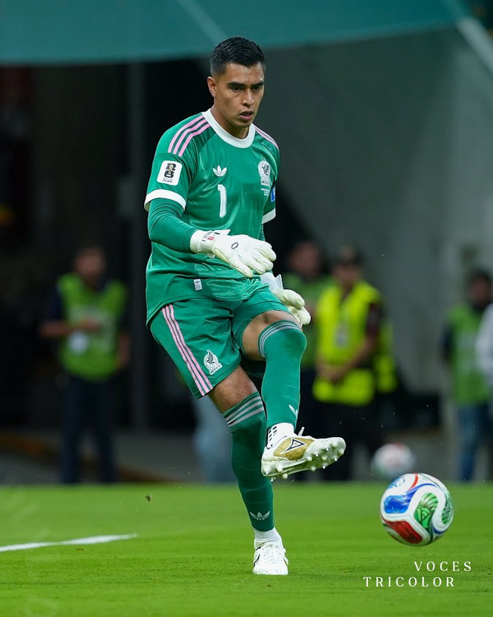 miseleccionmx's tweet photo. ¡El apoyo Incondicional, impulsando una noche histórica en Guadalajara! 🥰

Las #VocesTricolor de Luis Romo, Jorge Sánchez, Raúl Rangel y Javier Aguirre tras la victoria ante Corea del Sur. 🗣️

#SomosMéxico 💚🤍❤️ https://t.co/nS5dJW8iVF ✍️ https://t.co/a2D0wIN3tN