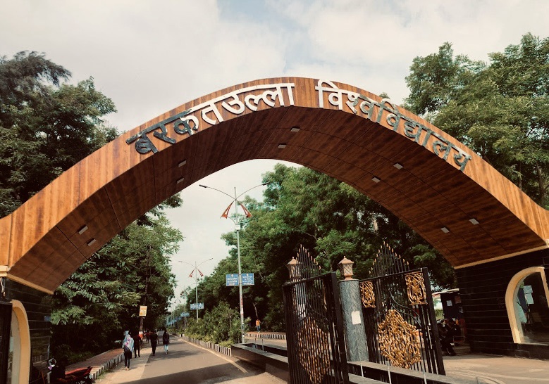 theindernet's tweet photo. Bhopal: Die Macht der Namen -  https://t.co/wSqfFx9nGi 
Die Debatte um die Barkatullah University in Bhopal zeigt, dass Umbenennungen in Indien längst nicht mehr bloße Verwaltungsakte sind. Sie sind politische Aussagen darüber, welche Vergangenheit sichtbar bleiben soll, welch... https://t.co/y3GhiHY2Yr