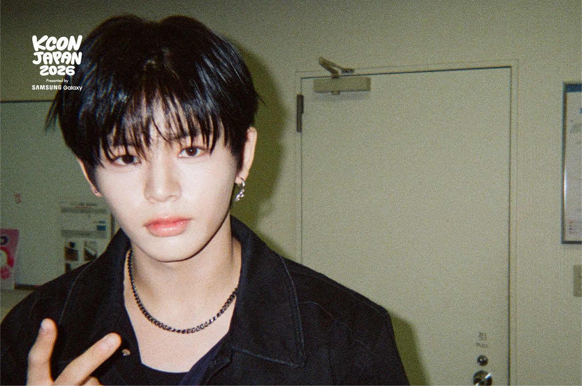 kconjapan's tweet photo. [#KCONJAPAN2026] Behind the Scene: Film Camera by #EVNNE

photo by. @EVNNE_official

-
KCON JAPAN 2026
MAY 8-10
Makuhari Messe

Let's #KCON https://t.co/KtAlXQIVhH