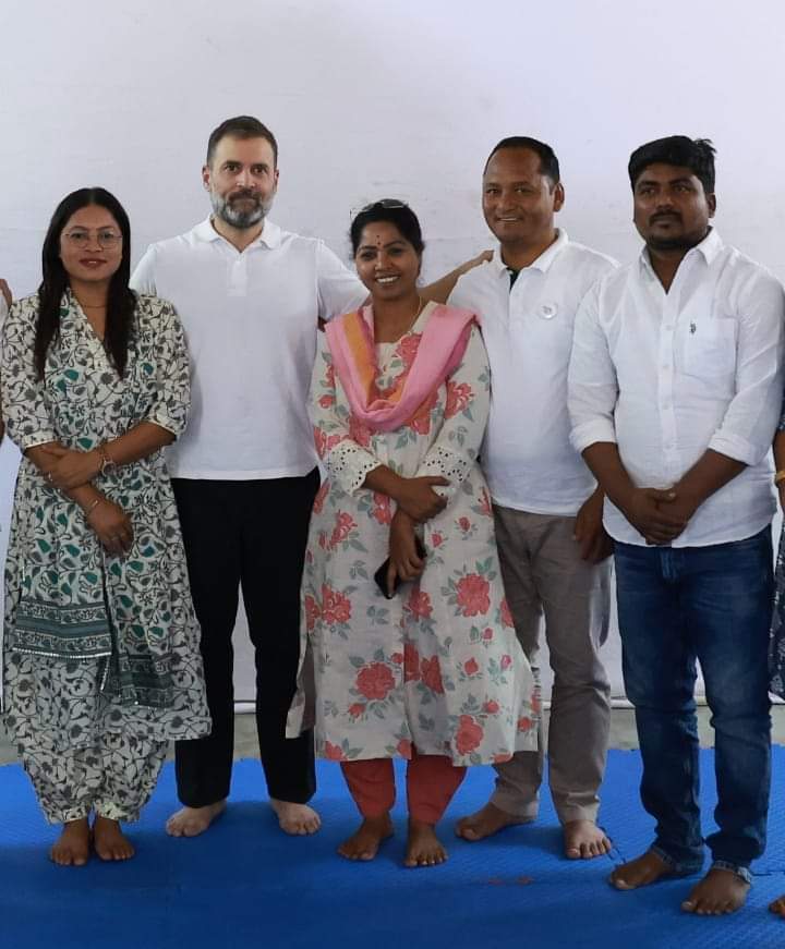 ManishKumarINC's tweet photo. मेरे नेता, देश की आवाज़, युवाओं की उम्मीद और करोड़ों लोगों के प्रेरणास्रोत आदरणीय राहुल गाँधी जी को जन्मदिन की हार्दिक शुभकामनाएँ एवं बधाई। 💐🎂

 बाबा महादेव का आशीर्वाद आप पर सदैव बना रहे 

#HappyBirthdayRahulGandhi
#RahulGandhi https://t.co/ShRp1k44U3