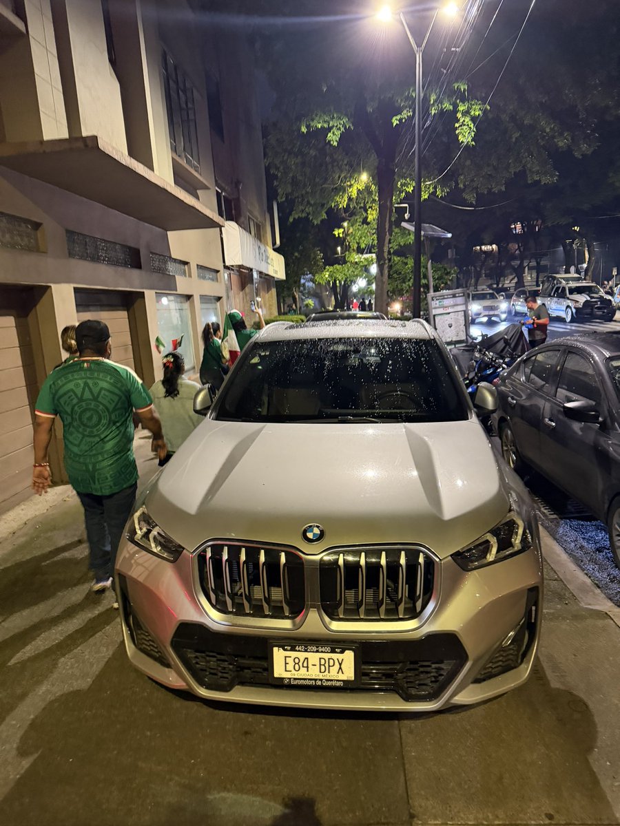 javiermalagon's tweet photo. Ciudadanos valemadristas, policía inepta.
Gran conbinacion. https://t.co/yMZbHVb5CL