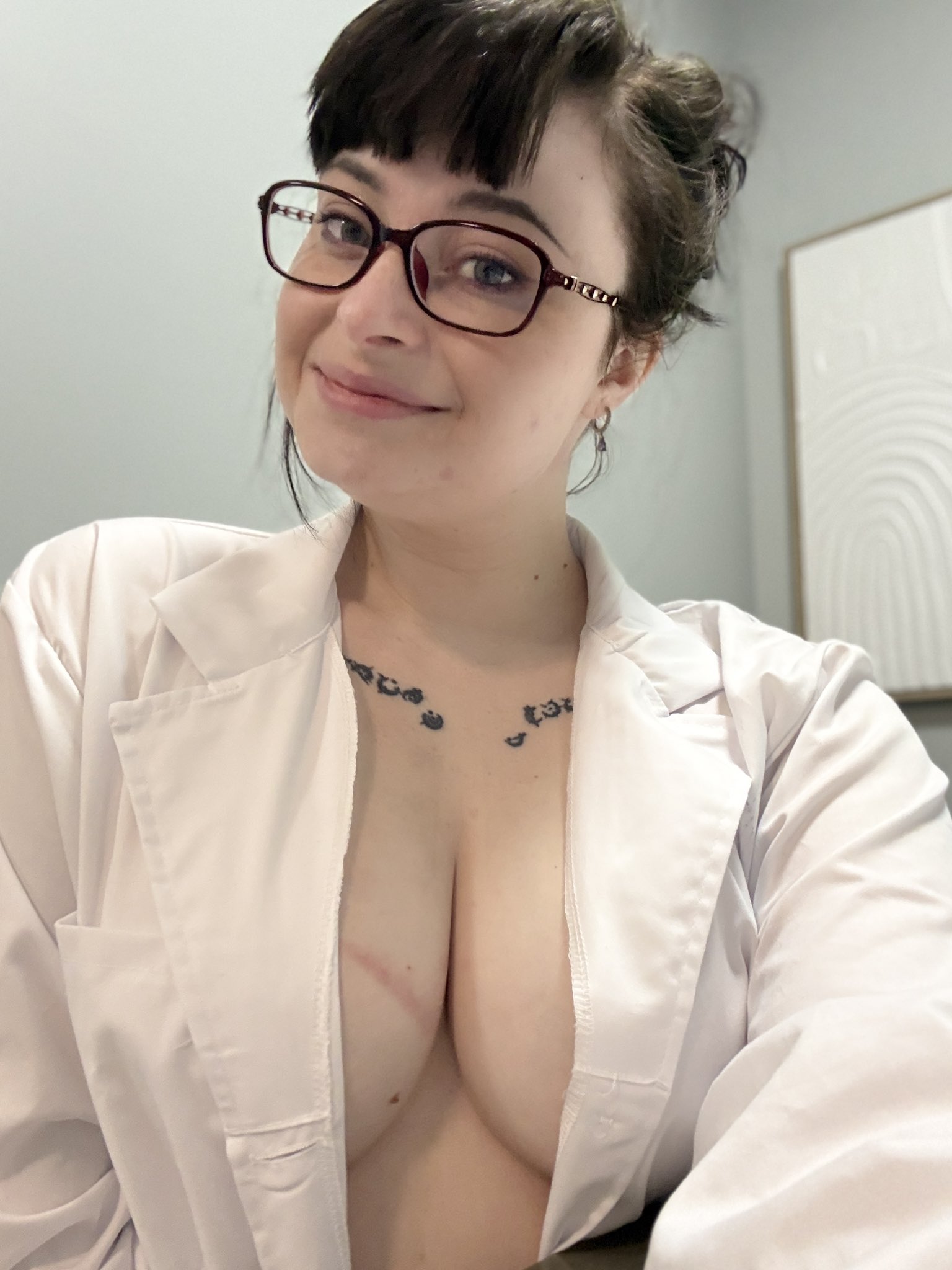 Adding a lab coat to my wardrobe was a good decision https://t.co/UiCvSZKBq8