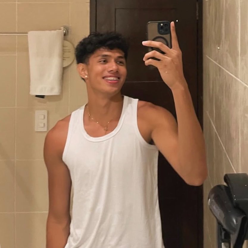 jianfics's tweet photo. “adios admu” - karl corregidor 🥲

all the best, karl. 💙 https://t.co/vLunT8YNg1
