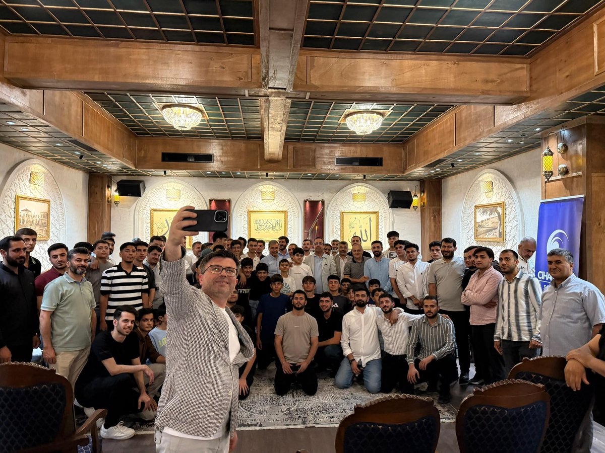 genconderurfa's tweet photo. Bu haftaki sohbetimizi Şanlıurfa Cihannüma ile birlikte gerçekleştirdik.
Konuğumuz, Şanlıurfa Gençlik ve Spor İl Müdürü İsa Yazıcı oldu. Gençlik ve spor üzerine verimli bir hasbihal gerçekleştirdik.
Katılımları ve kıymetli paylaşımları için teşekkür ediyoruz.
#GençlikSohbetleri https://t.co/dyDwc6OdE0