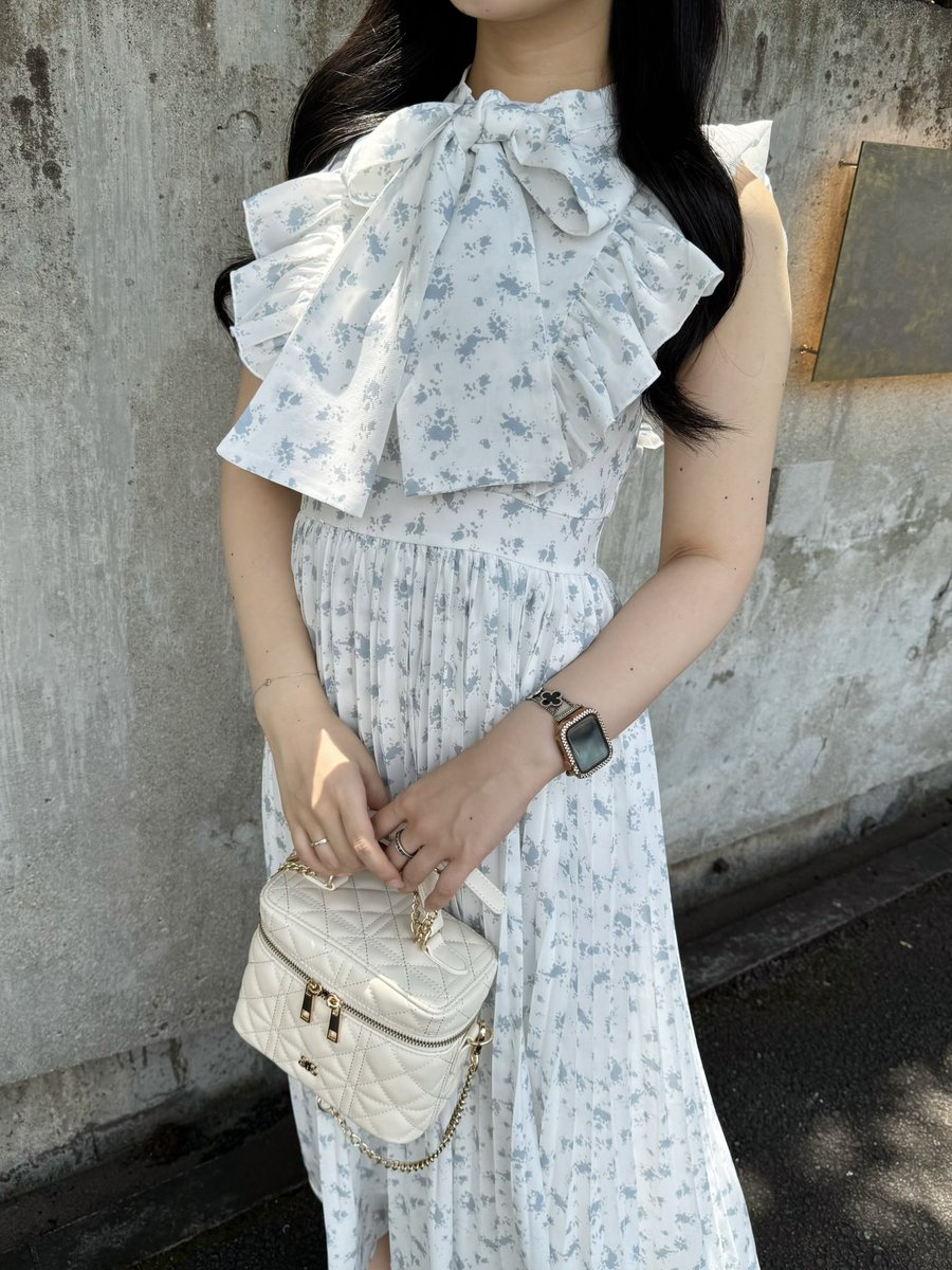 AnMILLEofficial's tweet photo. shop staff coordinate

本日は天王寺店よりコーデをご紹介いたします♩

#オリジナルフラワーリボンプリーツOP
color：PI / BU
price：￥11,800

大きなリボンとフリルが甘さを引き立てる新作ワンピ♡着用カラーのブルーは透明感もアップ💎

Instagramも更新中です！
https://t.co/BcK8ITFVjB https://t.co/urkmhedVod