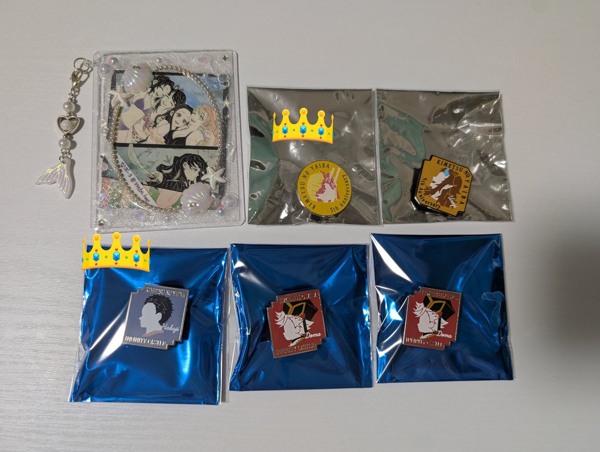 nabo_kmt's tweet photo. 【交換】鬼滅の刃 後夜祭 伍周年 キャラクターモチーフピンズ ピンズ 無限城編

譲:画像1
善逸 空喜 狛治 童磨

求:画像2.3
真菰 アオイ 恋雪 狛治＆恋雪 胡蝶姉妹

求は恋雪単体優先
譲👑は無印含めてを優先
※譲善逸、空喜は5周年のときのものです

郵送希望
今更ですが検索からもお声がけください😌 https://t.co/Gf3QwwhzMb