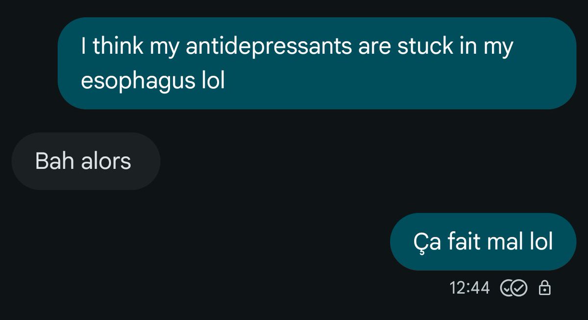 aurantinami's tweet photo. Jamais je peux passer une journée normale mdrrrr je me retrouve toujours avec des trucs randoms https://t.co/QpszLeYKus