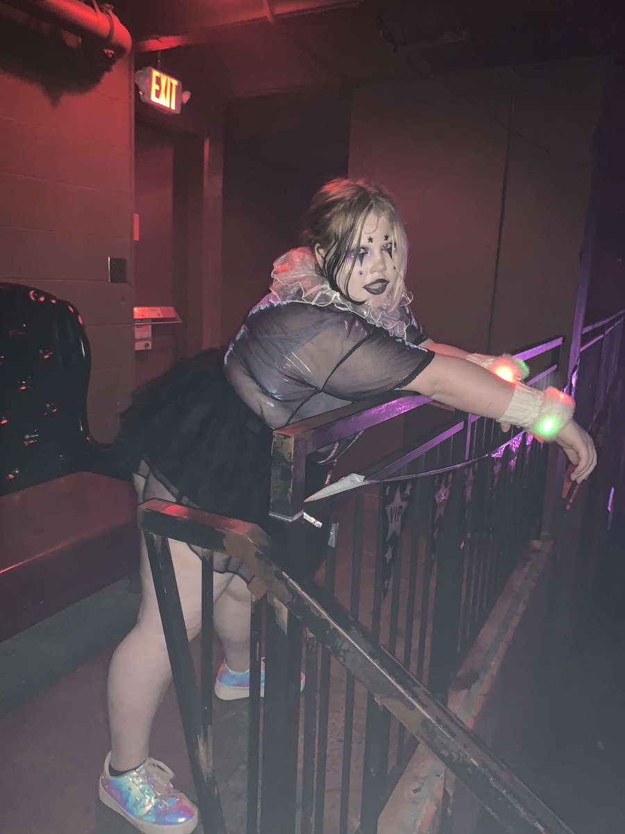 beam407's tweet photo. they always hating on a fat bitch w confidence https://t.co/W36QKZADcL