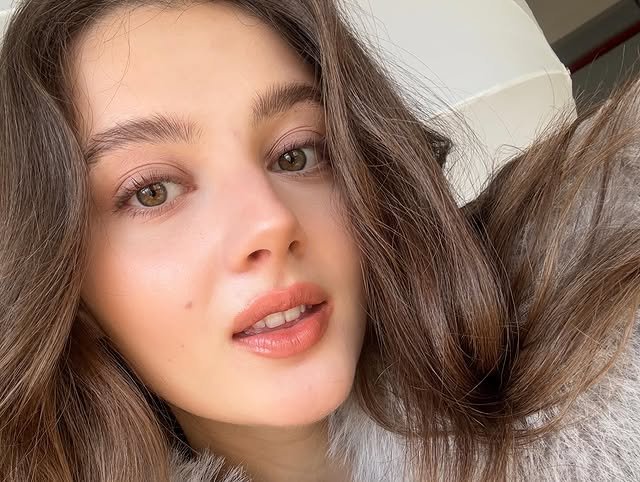 itis_Jarvo33's tweet photo. Full Name: Karyna (also known as Karyna Imkovka)
Date of Birth: January 13, 2002
Age: 24 years old
Birthplace: Belarus
Nationality: Belarusian
Ethnicity: Caucasian
Profession: Fashion Model
Years Active: 2020–present (approximately 6 years)
Height: Around 5'7"–5'9" (estimated)
Body Type: Slim
Hair Color: Blonde / Light Brown
Eye Color: Blue / Grey
Known For: Successful fashion modeling career based in Tokyo, Japan, and sharing fashion and lifestyle content on social media.