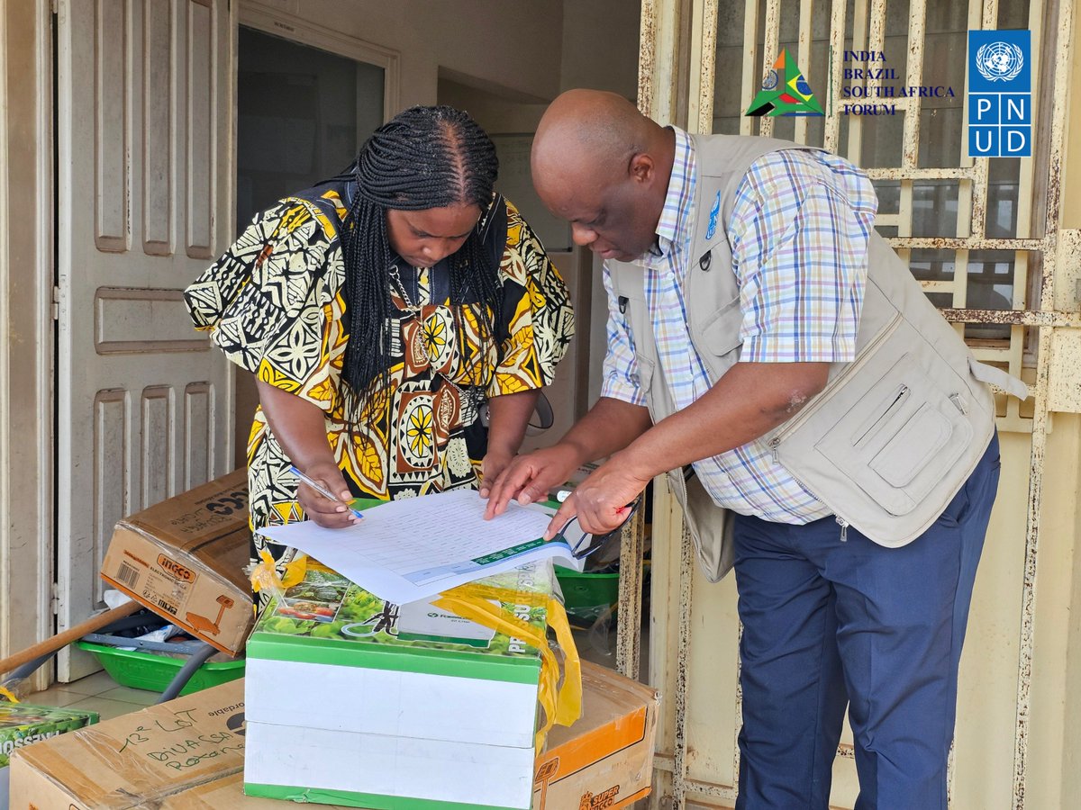 undpgabon's tweet photo. Remise d’équipements agricoles à Ntoum🚜

Dans le cadre du projet IBSA (Inde, Brésil, Afrique du Sud) mis en œuvre par le PNUD Gabon, nous avons remis des équipements agricoles à 17 bénéficiaires. Une étape de plus vers l'autonomie économique des agriculteurs locaux et la construction d'un écosystème agricole durable.

@undpgabon
@IndiainGabon
#Gabon #PNUD #IBSA #Ntoum #DéveloppementAgricole #DéveloppementDurable