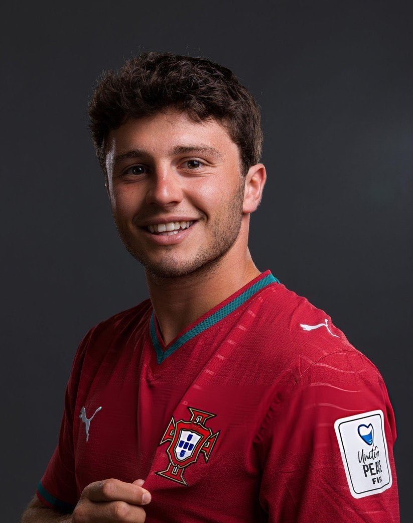 FrenchRapUS's tweet photo. 🚨 JOÃO NEVES EST VICTIME D’HARCÈLEMENT PAR LES FANS DE CR7 !

Le Parisien est en train de se faire harceler sur les réseaux sociaux simplement pour avoir dit que Cristiano Ronaldo n’est pas un joueur différent des autres au Portugal ❌

Sa dernière publication Insta a atteint 100.000 commentaires d’insultes en seulement quelques heures…