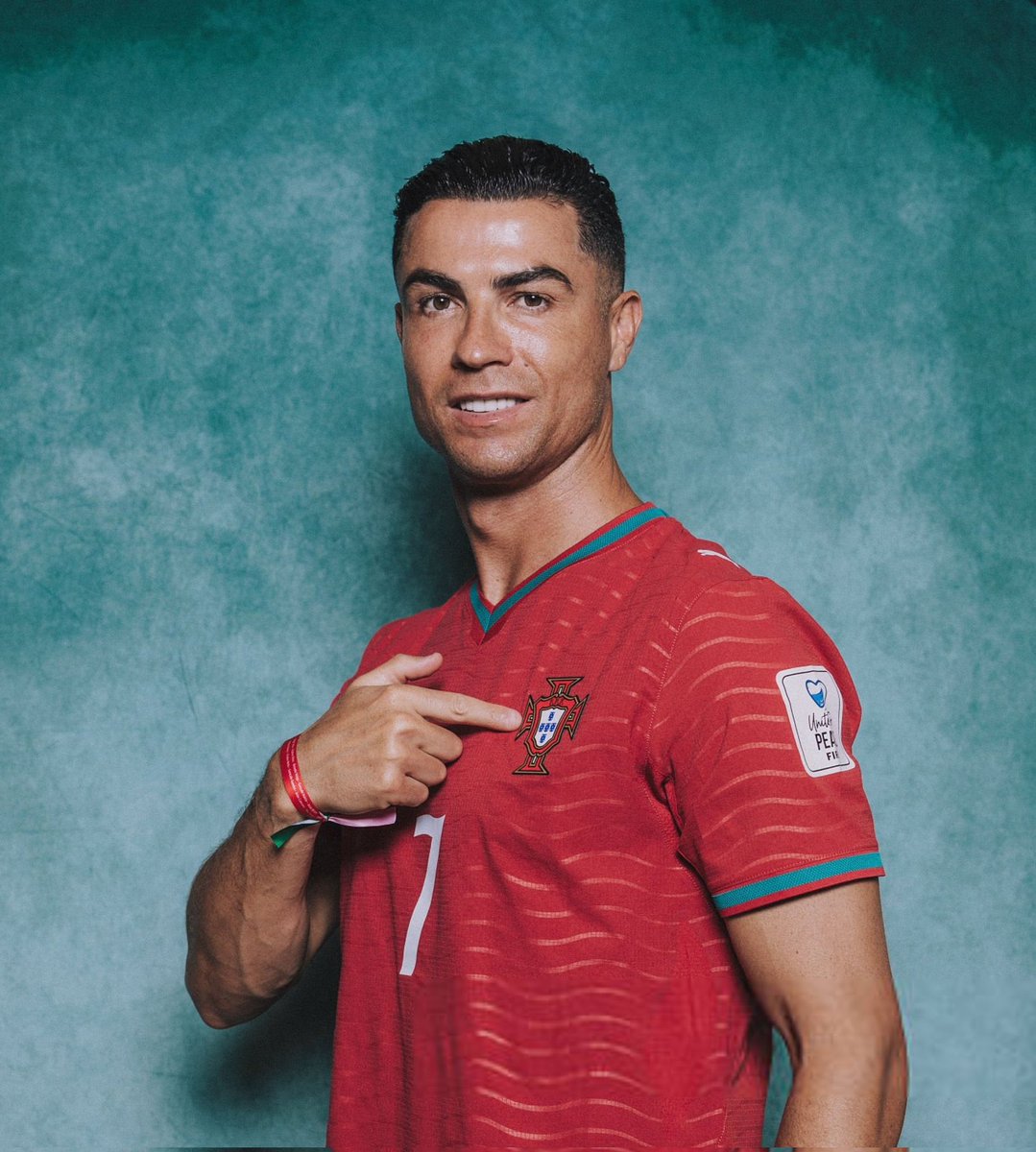 FrenchRapUS's tweet photo. 🚨 JOÃO NEVES EST VICTIME D’HARCÈLEMENT PAR LES FANS DE CR7 !

Le Parisien est en train de se faire harceler sur les réseaux sociaux simplement pour avoir dit que Cristiano Ronaldo n’est pas un joueur différent des autres au Portugal ❌

Sa dernière publication Insta a atteint 100.000 commentaires d’insultes en seulement quelques heures…