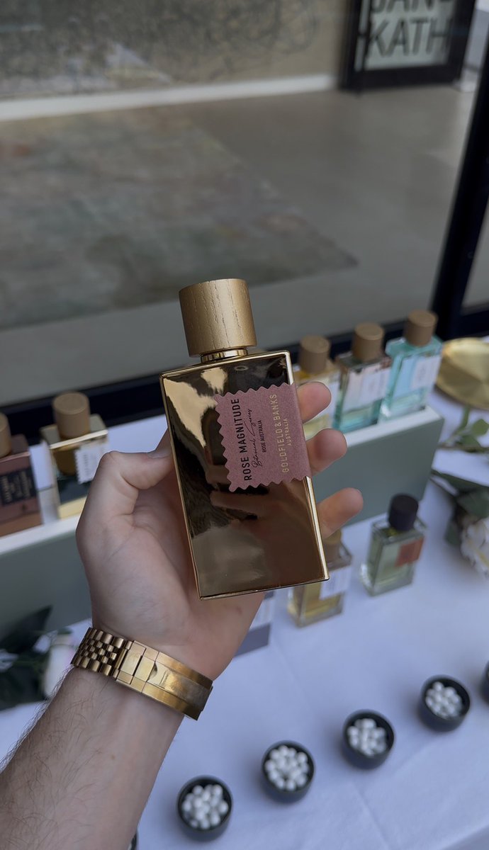 nzoo__o's tweet photo. Hier soir avait lieu la soirée de lancement du Rose Magnitude de Goldfield &amp; Banks chez Giacomo Masucci! 🌹🍇

Une superbe soirée riche en informations et en odeurs où on a pu en apprendre plus sur la maison, les références et leurs inspirations! https://t.co/OlVifaGvjI