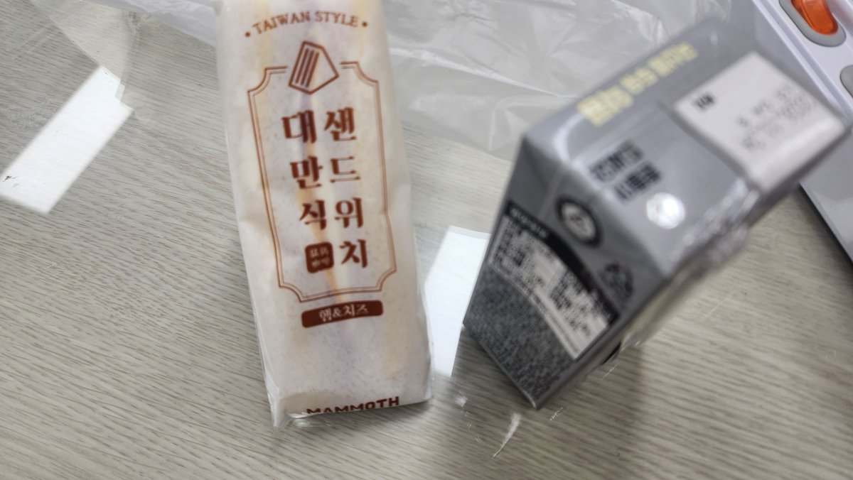 commu_El_'s tweet photo. 오늘 도시락
밥을 또 드세요?
당직이어서요. https://t.co/BZPnIQMmnJ