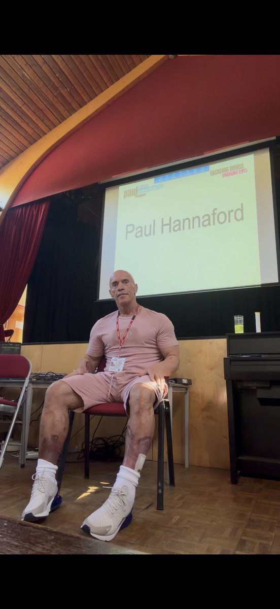 paulhannaford's tweet photo. Lockers park all boys prep boarding / day school this morning with their year 8 lads in Hemel Hempstead well done 👏 their head teacher & SLT going that extra mile 😊 #KNIFECRIME 🔪 #ADDICTION 💉 #COUNTYLINES #GANGS …..#WECARE 👬💙🙏🏻 https://t.co/mNUaGnqzRM
