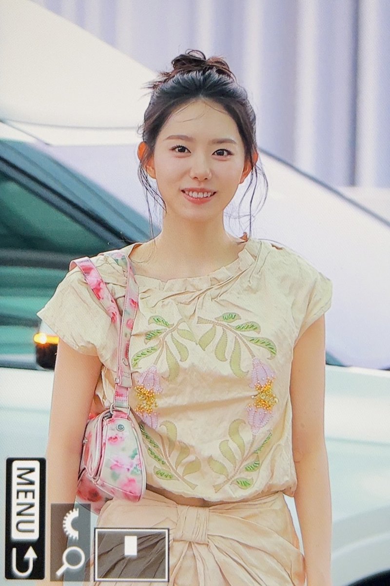 SohyeIsOhYE's tweet photo. 260619 🫶🏻🫶🏻

#ioi #김소혜 #소혜 #sohye https://t.co/94lo9504mz