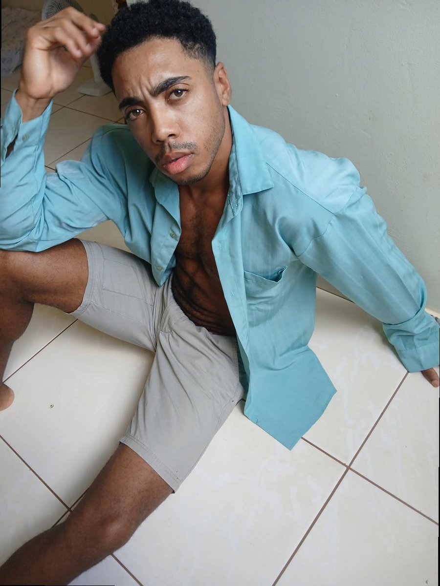 bigbadraul's tweet photo. @andreariell damn that bulge was cropped show it all! https://t.co/SV9eX5vqiy