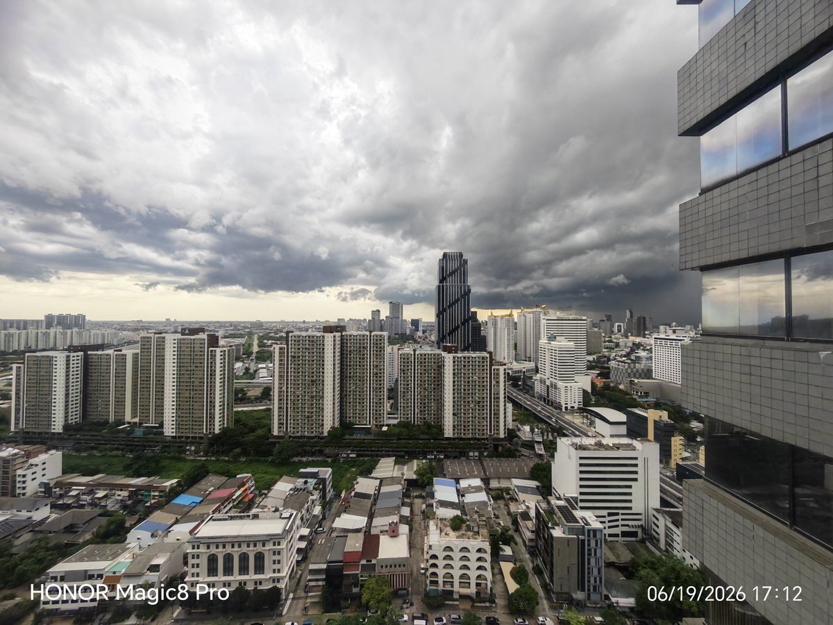 jamboree08's tweet photo. เย็นวันนี้แถวพระราม 9 ฝนกำลังเข้ามาจากทางตะวันออก การจราจรเริ่มติดขัด 
เคลื่อนที่ได้ช้ามีปริมาณลดมาก
ขอให้ผู้ขับขี่ขับด้วยความระมัดระวังด้วยครับ
@js100radio https://t.co/20GWaFxUdR
