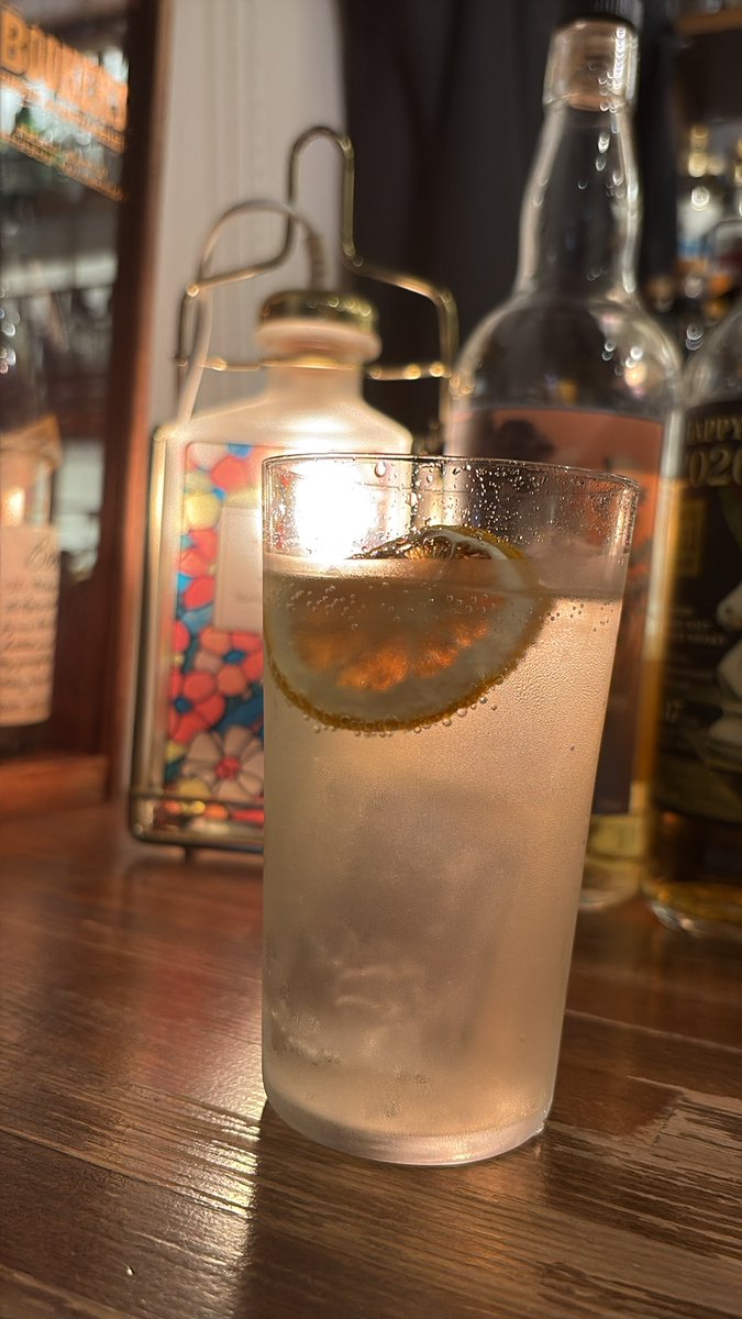 NoirPub's tweet photo. #WHISKYPUBNOIR   
オープン中！！
ウィスキーじゃないですがこういう気候の時はとんでもなく飲みたくなるものがあります
ゴールドラムのレモンサワー
これが欲しくなるんです
皆さんも飲んでみませんか？
皆様のお越しをお待ちしております
#青森
#弘前
#鍛冶町
#城東閣
#ウィスキー
#バー
#弘前バー https://t.co/OHc2MtT0Jy