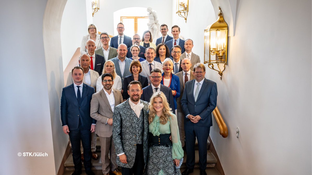 Boris_Rhein's tweet photo. Heute hat das Kabinett auf dem #Hessentag getagt. Denn der Hessentag ist nicht nur Landesfest, sondern auch eine Investition in gesellschaftlichen Zusammenhalt und die Zukunftsfähigkeit unserer Städte. (1/2) https://t.co/cT9OvoX9TF