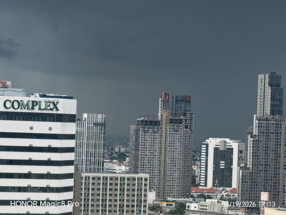 jamboree08's tweet photo. เย็นวันนี้แถวพระราม 9 ฝนกำลังเข้ามาจากทางตะวันออก การจราจรเริ่มติดขัด 
เคลื่อนที่ได้ช้ามีปริมาณลดมาก
ขอให้ผู้ขับขี่ขับด้วยความระมัดระวังด้วยครับ
@js100radio https://t.co/20GWaFxUdR