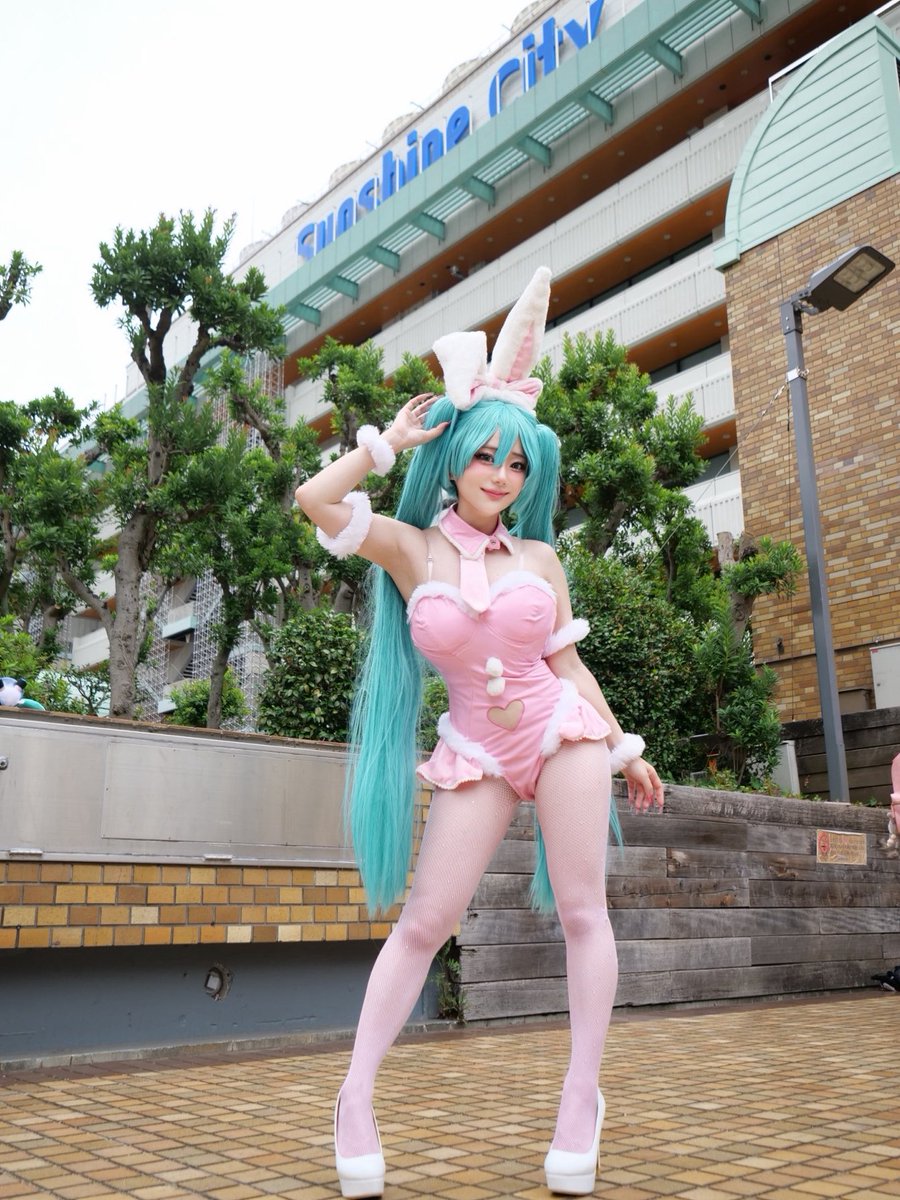 mintcosplayer's tweet photo. サンシャインシティに、きたよー！！

🎧cosplay🎧
初音ミク 同人コスプレ
#アコスタ池袋
📸 @lakuyou_photo 
👯‍♀️@mobbunny1 https://t.co/8j2eDqzw6r