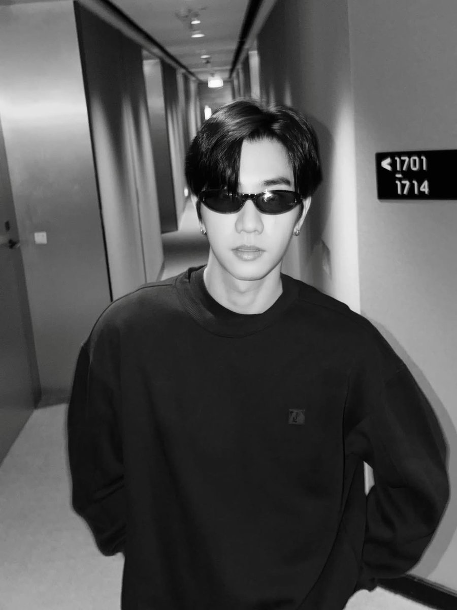 ppe2003perth's tweet photo. หล่ออะพ่อหนุ่มใส่แว่น😎

IG perthppe 

#KDPPE 
#PerthTanapon https://t.co/97INyaMD4P