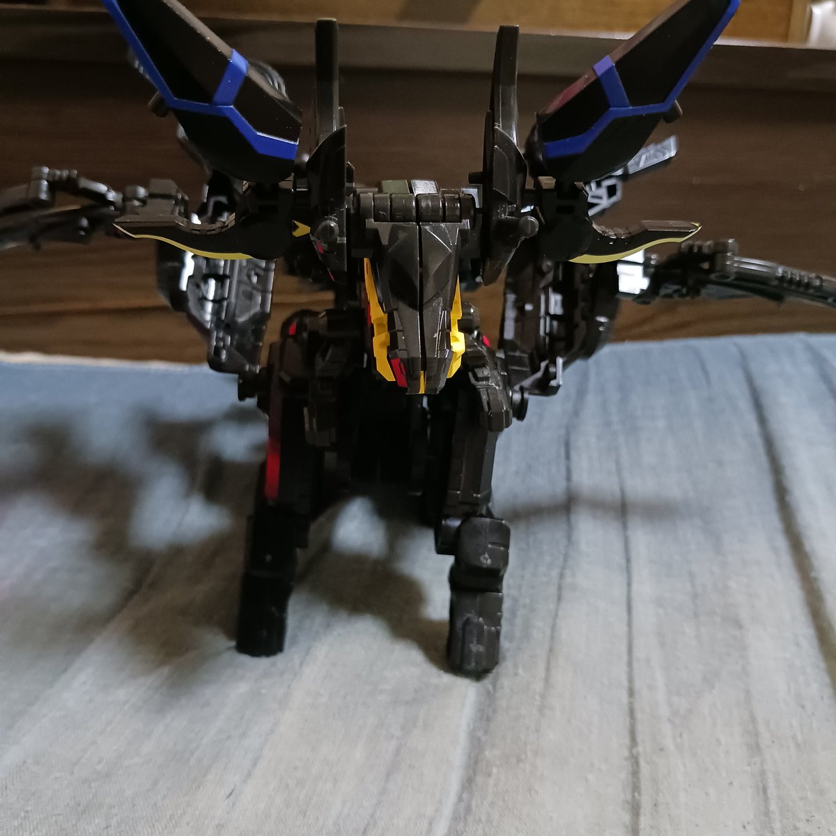 GAIANAIT's tweet photo. #カプセルガーディアン
ⅢのキメラマンモスをベースにⅡのキメラドラゴンのパーツを使って四足のドラゴンを作ってみました。 https://t.co/kSdvUg3vYA