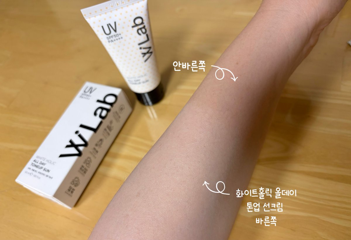 KikiThelo's tweet photo. #알티이벤트 당첨리뷰
더블유랩 (@wlab_notofcl) #제품제공

선크림 귀찮다고 
맨얼굴에 모자만 쓰고 다녔더니 
어느새 좀 탄거있지? 

더블유랩 이벤트 당첨되어서
화이트홀릭 올데이 톤업 선크림을 받았어!!
지금 딱 필요한 제품이어서 너무 좋았어🤍

자연스럽게 톤업 되는거 보이지? 
너무 만족스러워!!
촉촉하게 발림성도 좋고 향도 좋아!! 
올 여름 너무 잘 사용할 것 같아😘

#더블유랩 #WLab #퀵톤업크림