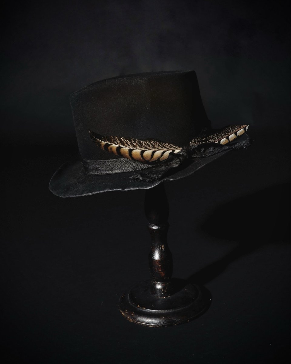 ANRE_R_SALON's tweet photo. _ 

【triangles hat】

- Edge Burned Feather Hat -

▼ONLINE STORE▼
https://t.co/WZ5RNx7N0F

⁡ ▪︎ ANRE-R SALON
東京都港区西麻布1-4-40 SHINOビル3F
03-6447-5685
⁡
#ANRE_RSALON
#アンレアールサロン
#triangleshat
#トライアングルズハット https://t.co/OCLYKpunHA