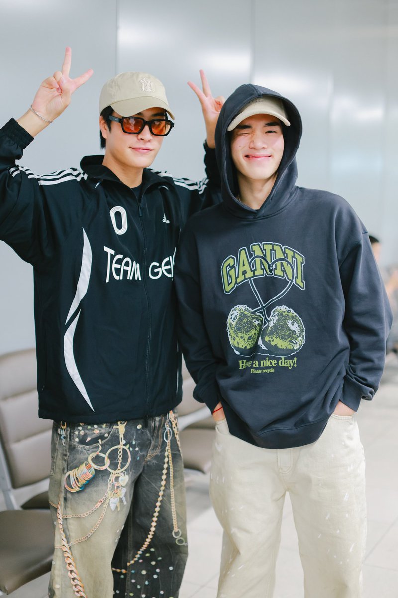 Geminint_family's tweet photo. เดินทางปลอดภัยนะค้าบ ✈️❤️ ส่งกำลังใจให้เจมีไนน์โฟร์ทน้าา ขอให้ทุกอย่างราบรื่น สู้ ๆ นะคับบบ 💪🏻👦🏻✨

#GeminiFourthFMinVietnam
#Gemini_NT #เจมีไนน์ @gemini_ti https://t.co/WnNoIRvNsl
