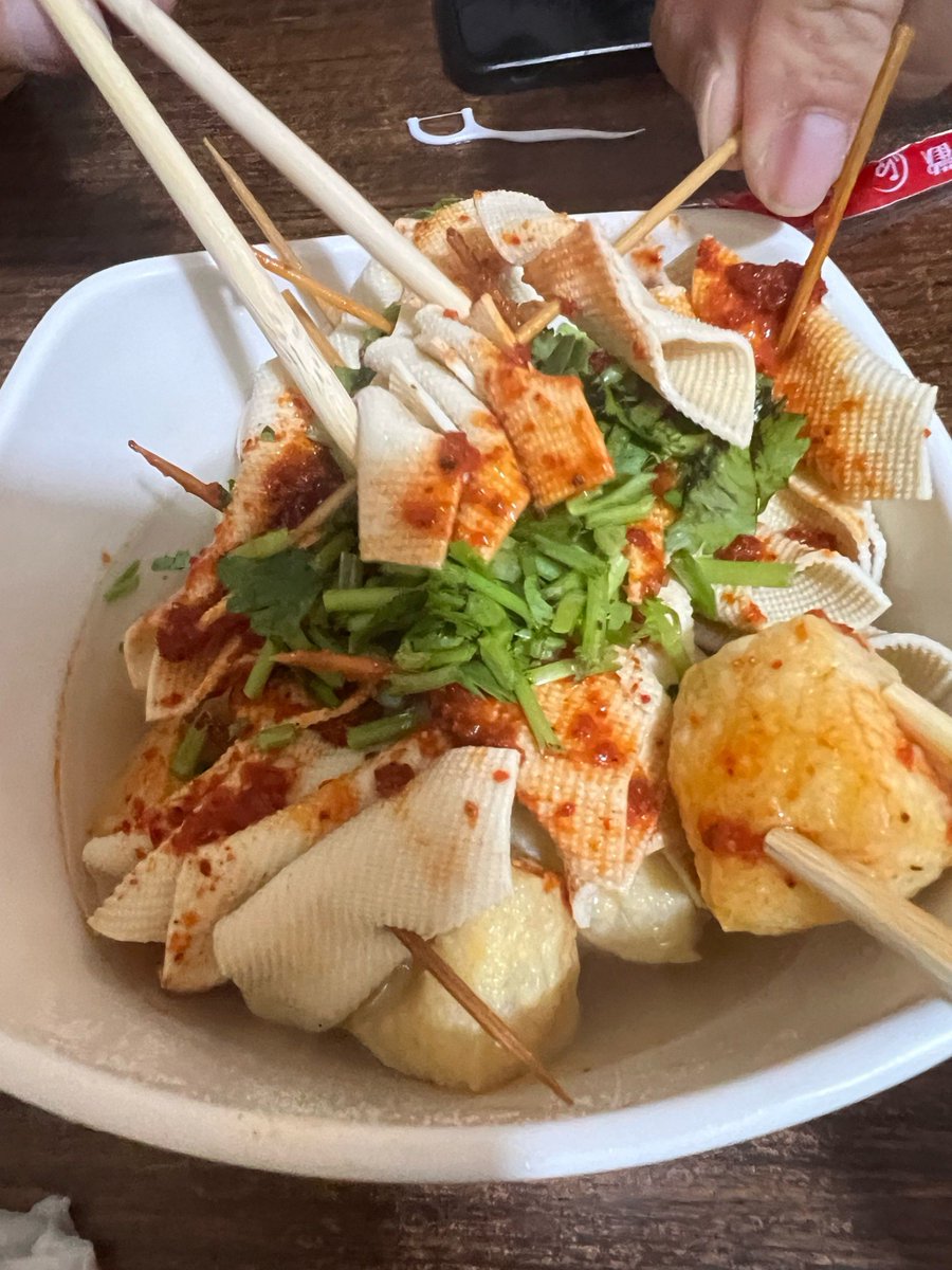 civia_'s tweet photo. This crispy golden fried tofu skewer with chili flakes u0026 scallions is the perfect late-night street snack—warm, savory, and hits different after a long walk!， https://t.co/5rF5SbSWZC