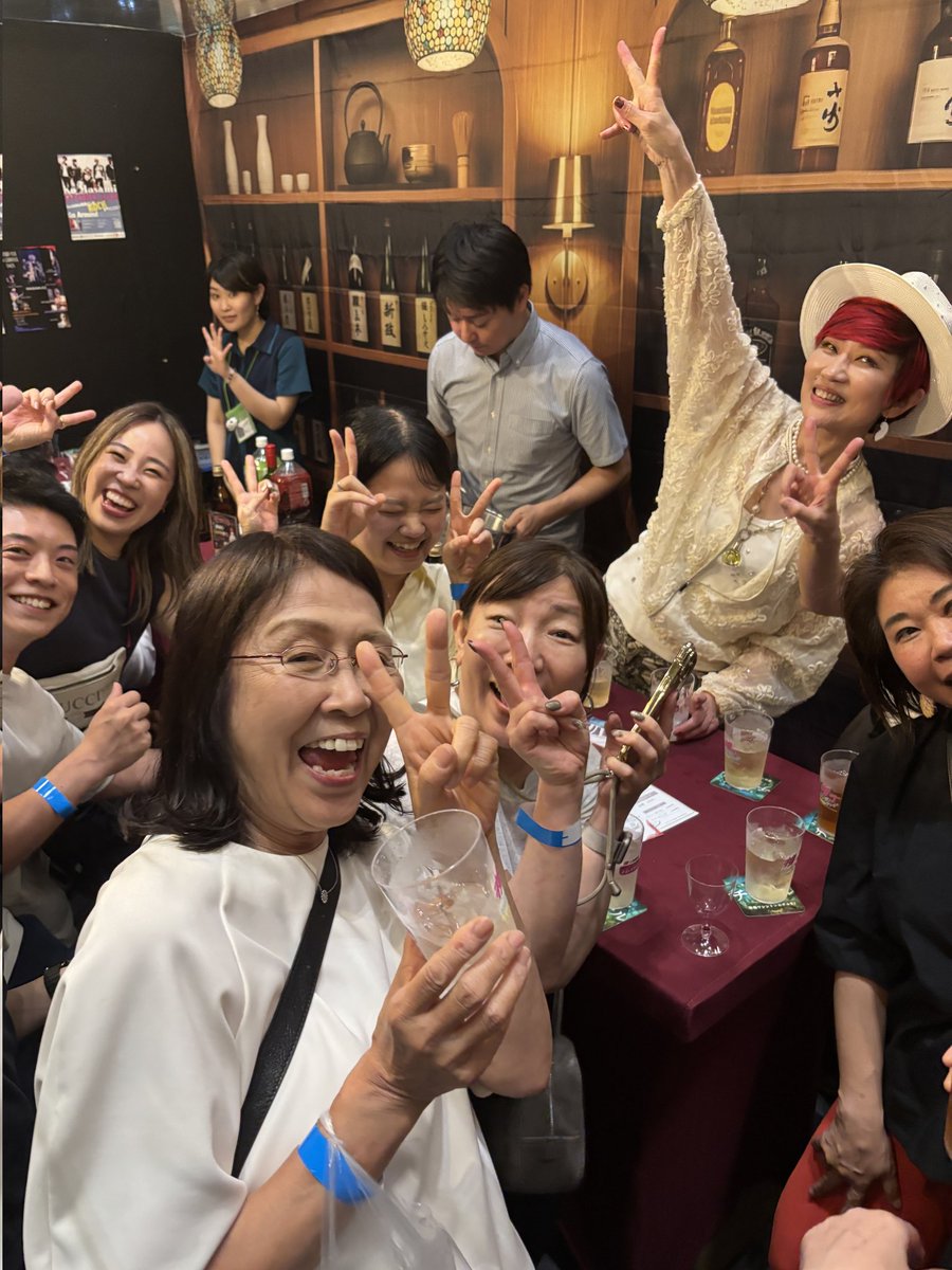 Chivor0122's tweet photo. 横丁ワンダーランド2日目も大盛況✨

新宿ワシントンホテルのお店もオープンしました❗

今日は金曜日♪
飲んで歌って楽しく過ごしましょう😆

#横丁ワンダーランド 
#新宿ワシントンホテル 
#カラオケスナック 
#西新宿飲み https://t.co/UBCffP1w97