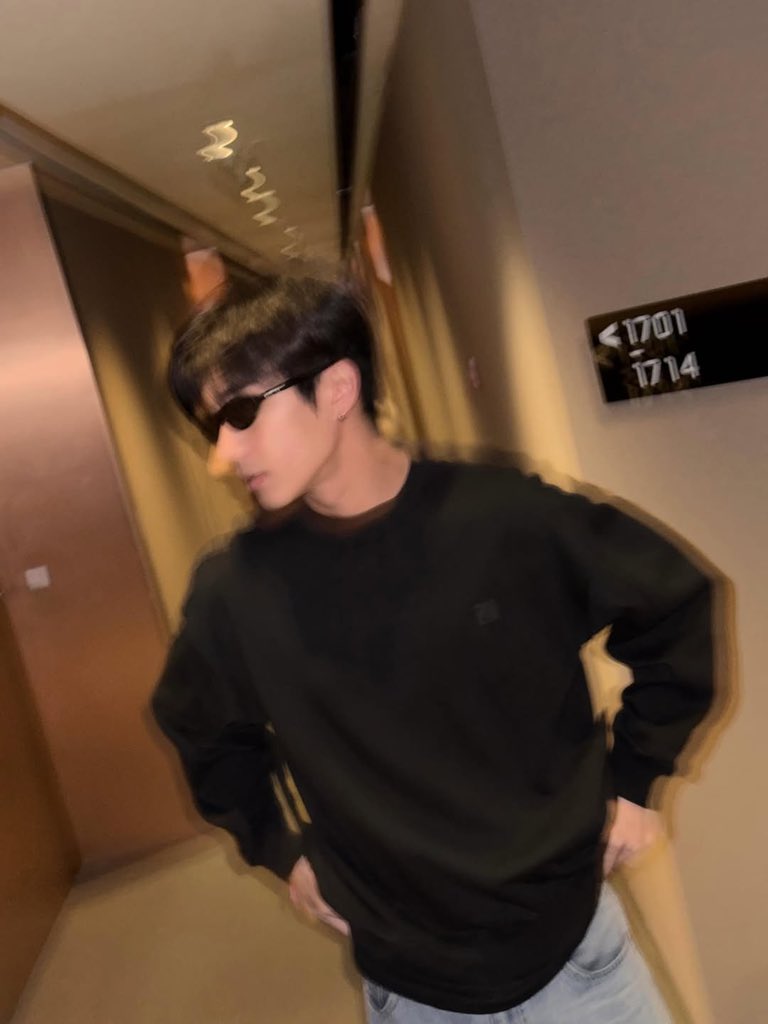 ifaprilgirl's tweet photo. แม่งเง้ย หล่อจัดคับเฮีย 🧎🏻🧎🏻🧎🏻 https://t.co/bnTwXhLY0I