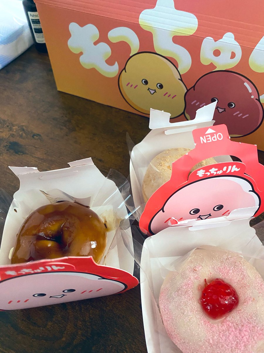 ie_webengineer's tweet photo. もっちゅりん、並んで買ったよ https://t.co/5rNAlXO8kg