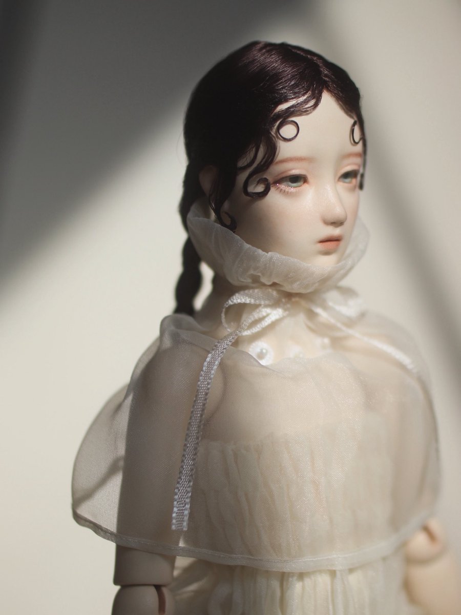 mtmt_miku's tweet photo. 「into the dust」
38cm

「金魚たちの見る夢は2026」に出品します。
衣装は身体に直接縫いとめているので、着脱不可です。 https://t.co/yxxk8Nlpxc