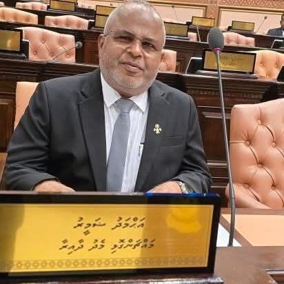 kanakuri_rifa's tweet photo. ސިޔާސީ ފިކުރަށް ބަލައި ވަޒީފާތަކުން މުވައްޒަފުން ވަކިކޮށް، މަގުމަތިކުރުމުގެ ނުރަނގަޅު އާދައަކީ ރައީސް ނަޝީދުގެ ވެރިކަމުގައި އެމްޑީޕީން ތައާރަފްކުރި ހުތުރު ސިޔާސަތެކެވެ. އެމްޑީޕީގެ ދެ ދައުރަކީވެސް ރެކޯޑް އަދަދަކަށް ނުހައްގުން މީހުން ވަޒީފާއިން ވަކިކޮށް، ގިނަ އާއިލާތަކަކަށް ދަތިކަން ކުރިމަތިކުރުވި އަނިޔާވެރި ދެ ދައުރެވެ.ރައީސް ނަޝީދުގެ ވެރިކަމުގައި ވަޒީފާތަކުން މީހުން ވަކިކުރި މިންވަރަށް ބަލާއިރު:
ކުރީގެ ޔުޓިލިޓީ ކުންފުނިތަކަށް (މިހާރުގެ ފެނަކަ) ރަށްރަށުގެ އިންޖީނުގެތައް ބަދަލުކޮށް، މަގާމުތައް އުވާލައިގެން 570 މުވައްޒަފުން ވަޒީފާއިން ވަކިކުރިއެވެ.
އެއާޕޯޓްސް ކޮމްޕެނީގެ މަގާމުތައް އުވާލައިގެން 486 މީހަކު ވަކިކުރިއެވެ.އެމް.ޓީ.ސީ.ސީ އިން 244 މުވައްޒަފުންވަކިކުރިއެވެ.އެމް.ޕީ.އެލް އިން 280 މީހަކު ވަ��ީފާއިން ވަކިކުރިއެވެ.މިގޮތުން ޖުމްލަ 1,580 މުވައްޒަފުން ވަޒީފާގެ މަގާމުތައް އުވާލައިގެން ވަނީ މަގުމަތިކޮށްފައެވެ.އެމްޑީޕީގެ ދެވަނަ ވެރިކަމުގައި ވެސް މި ސިޔާސަތު ދެމިއޮތްކަން ވަޒީފާއާ ބެހޭ ޓްރައިބިއުނަލަށް ހުށަހެޅުނު މައްސ��ލަތަކުގެ ތަފާސްހިސާބުން ހާމަވެއެވެ. ޓްރައިބިއުނަލަށް ހުށަހެޅުނު މައްސަލަތަކުގެ އަދަދުތަކަކީ:
2019 ވަނަ އަހަރު: 200 މައްސަލަ
2020 ވަނަ އަހަރު: 202 މައްސަލަ
2021 ވަނަ އަހަރު: 115 މައްސަލަ
2022 ވަނަ އަހަރު: 108 މައްސަލަ
މިއީ ހަމައެކަނި ޓްރައިބިއުނަލަށް މައްސަލަ ހުށަހެޅި 625 މުވައްޒަފުންގެ ތަފާސްހިސާބެވެ."މައްޗަންގޮޅި މެދުދާއިރާގެ އިއްޒަތްތެރި މެންބަރު އަލްފާޟިލް އަޙްމަދު ޟަމީރު"🙏🫶❤️🥰🇲🇻🇸🇩🥰
@MMuizzu @AhmedXamyr @pnc_secretariat 

Dr Mohamed Muizzu 🇲🇻 
#Dhiveheengeraees
#Dhiveheengeraajje
#RessDrMuizzu2028