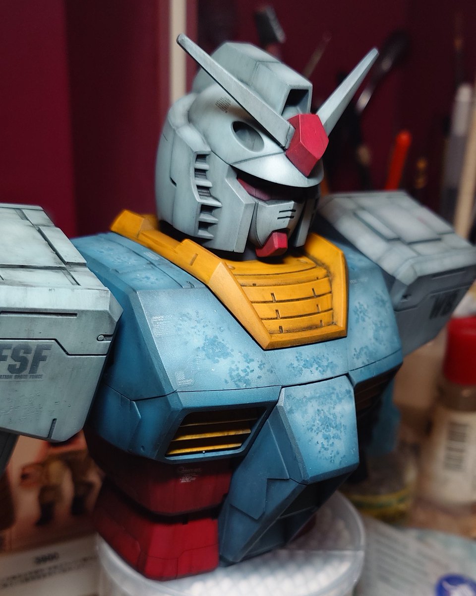 Ken79791's tweet photo. メガンダム。
青い所の塩マスキングの塗装についてやっと自分なりに納得出来る仕上がりになりました。
さて、これは何かというと、大気圏突入した時に塗料面が高熱で変化した表現のつもりなのです。
ポイント的にあちこちにやって行きます。
＃ガンプラ
＃塩マスキング https://t.co/0IPbaRAZcG