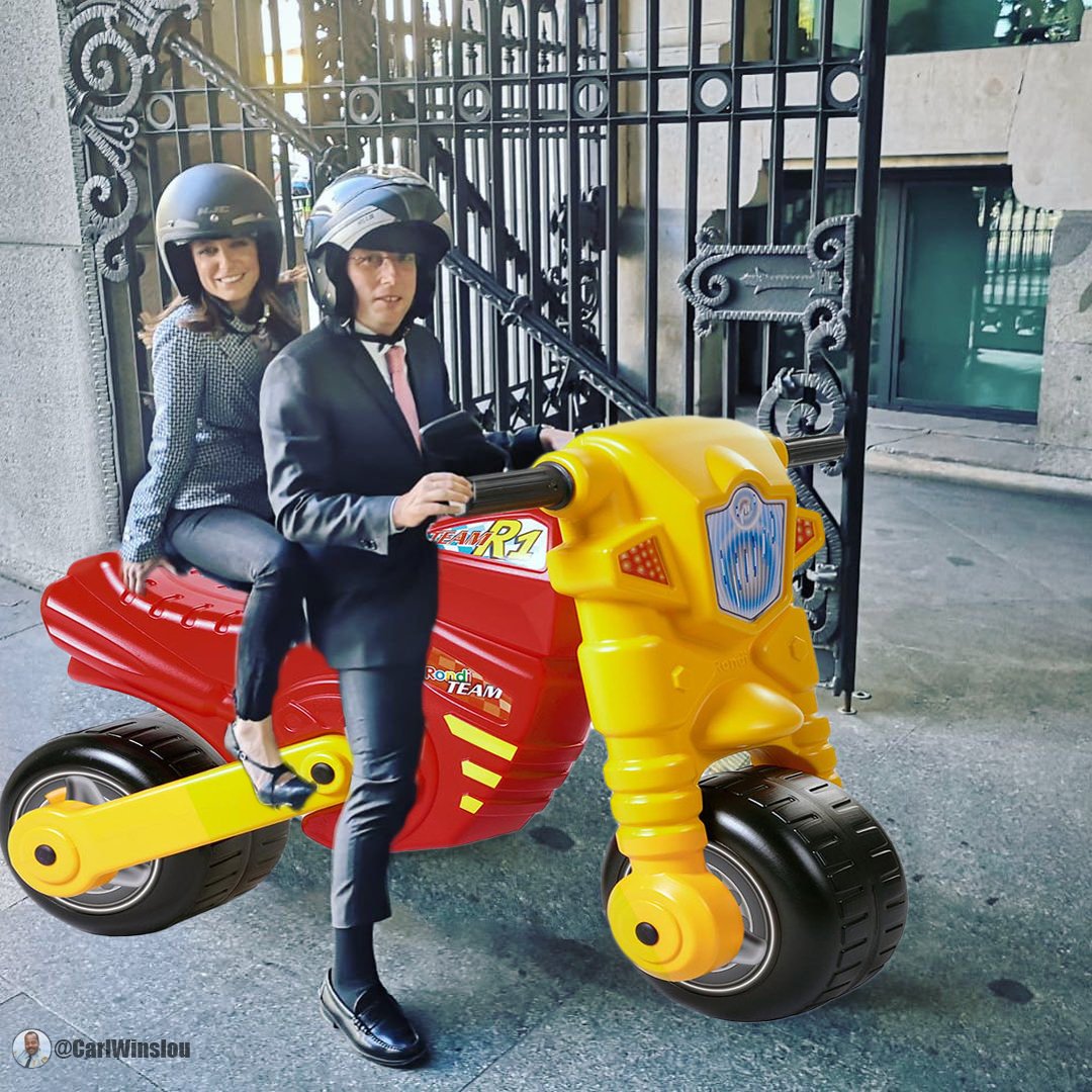 _noSign's tweet photo. @MadridDecadente Si no vas en moto grabando, no llegarás a Alcalde https://t.co/W0BsQuSn6p