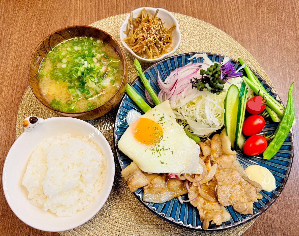 UltimetW's tweet photo. 金の生姜焼き定食夜ご飯

いただきます https://t.co/BUVrtPdqBL