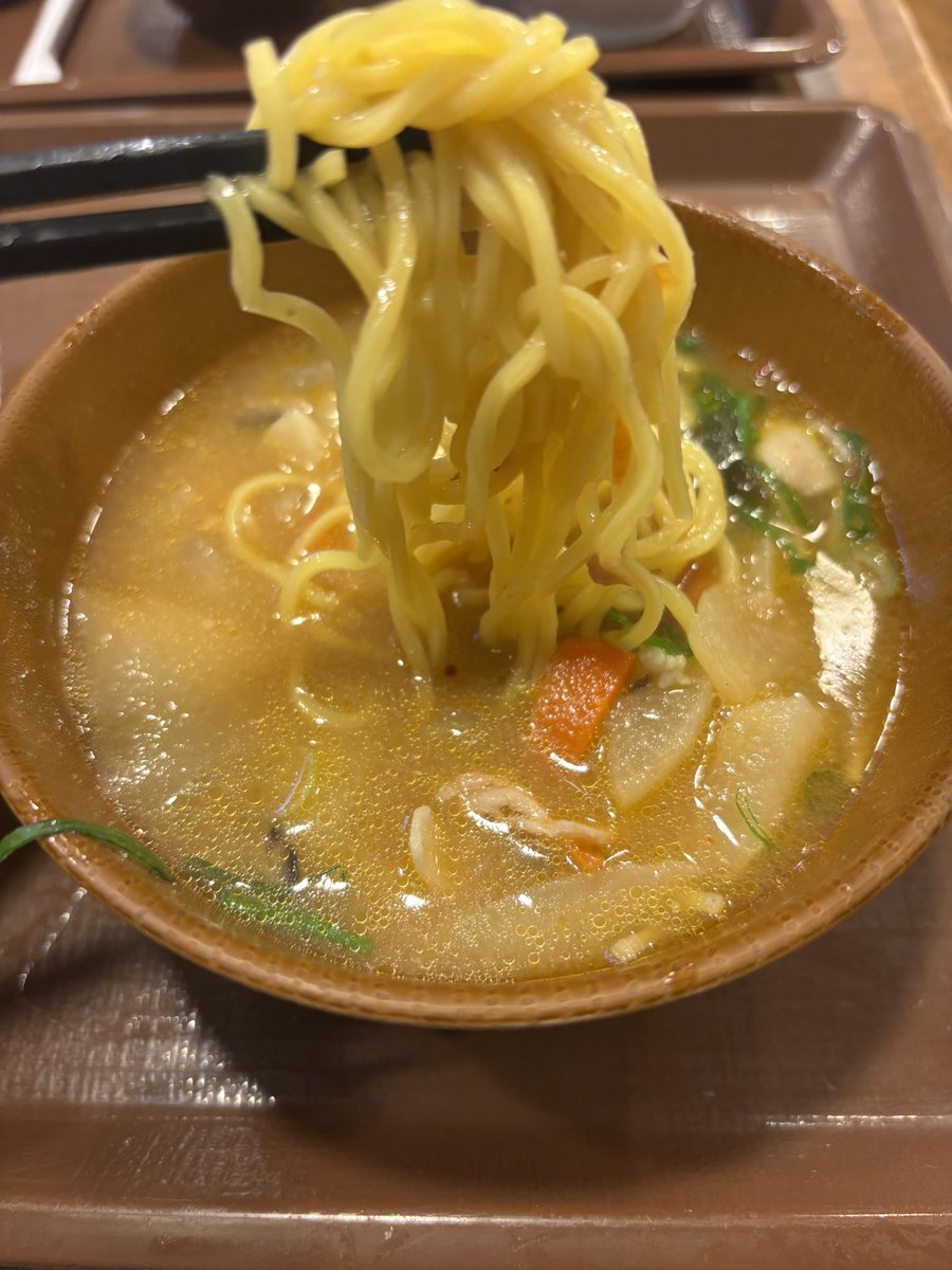 aliceca91's tweet photo. ラーメン始めたと聞いて

後悔しかなかった

二度と頼まねーよ！！！！！ https://t.co/EqXoThliYw