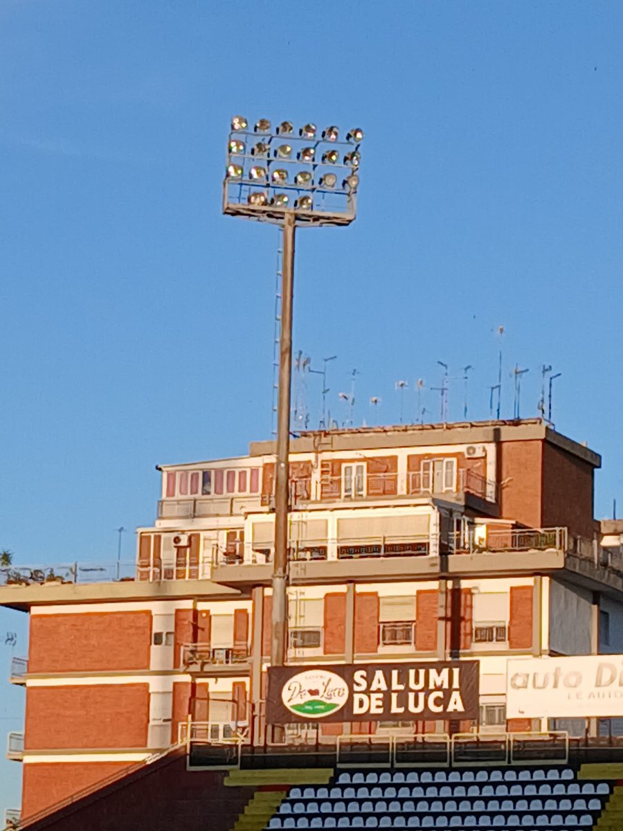 timhhartley's tweet photo. #FloodlightPorn at sunset. Foggia, Italy. Grazie!
#floodlightfriday https://t.co/Fmr3JEJX5E