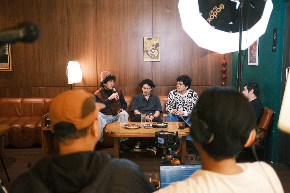 TheOvertunes's tweet photo. Hari yang menyenangkan, sejenak bermain ke Bogor! Berbagi kisah dan bernyanyi bersama di Melodi Samsara, sekaligus bersua kembali dengan teman-teman di sini.

We’re very happy to see some familiar faces, as well as new people here. Thanks for having us! https://t.co/2vD5yZfQD7