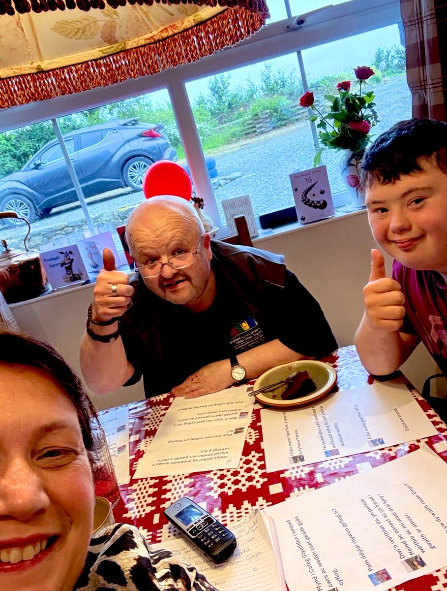 RealShanCothi's tweet photo. Cofiwch os i chi am weld fideo/ffilm Ifan Williams, Emyr Wyn Roberts a Sioned Williams ewch at wefan Gogledd Cymru Gyda’n Gilydd …Agor Drysau i gyflogaeth i bobl ifanc gydag anableddau dysgu! Pob hwyl gyda’r ymgyrch! Sgwrs wych ar Bore Cothi @BBCRadioCymru #bbcsounds #borecothi https://t.co/Xy4SJwijaQ