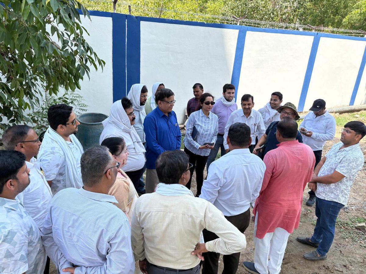 MpudcB's tweet photo. .@ADB_HQ के विशेषज्ञों सुश्रीरुपोस्रोता कहाली व श्री कार्लिटो ने गोहद जल प्रदाय परियोजना केअंतर्गत निर्माणाधीन WTP का निरीक्षण किया.निरीक्षण के दौरान परियोजना की प्रगति,निर्माण गुणवत्ता व विभिन्न घटकों की वर्तमान स्थिति का अवलोकन कर आवश्यक दिशा-निर्देश प्रदान किए @mpurbandeptt https://t.co/qa8uWKViXF