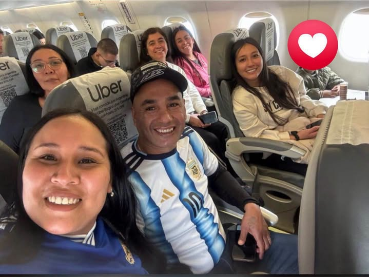 Ottaviani_Gatti's tweet photo. Una ex funcionaria de Fiscalía hoy cobrando por carpeta psiquiátrica, viajando al mundial en ESTADOS UNIDOS con su yerno y sus hijos.
Se trata de Cecilia Aguero, quien fue apartada de su función por varias irregularidades en documentación del Tribunal de Cuentas de la provincia. https://t.co/GsGuNMvm9T