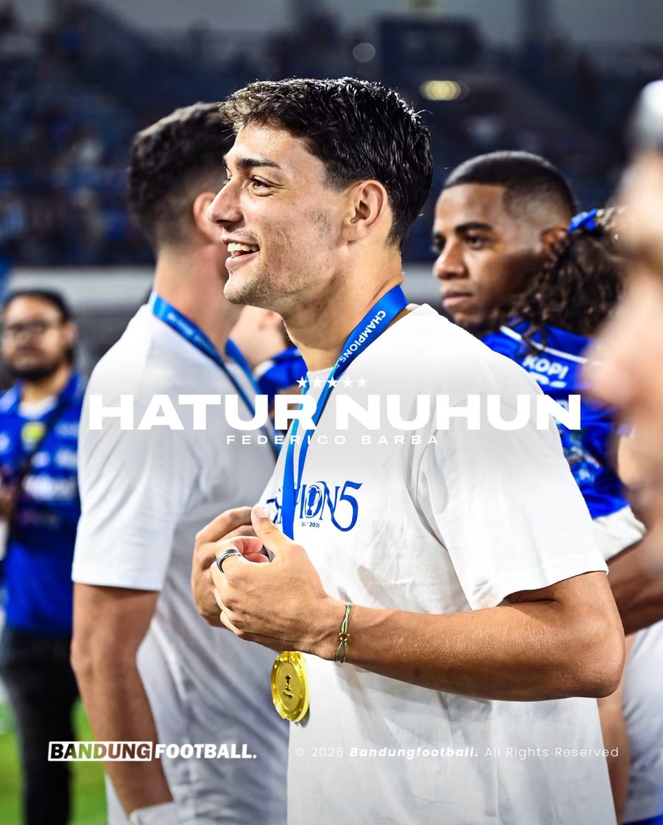 bandungfootball's tweet photo. 𝐆𝐫𝐚𝐳𝐢𝐞 𝐦𝐢𝐥𝐥𝐞, 𝐅𝐞𝐝𝐞𝐫𝐢𝐜𝐨 𝐁𝐚𝐫𝐛𝐚 🧱🇮🇹

#BandungFootball #BFCOM #Persib #Bobotoh #HaturNuhun https://t.co/43HVQ4s06Q